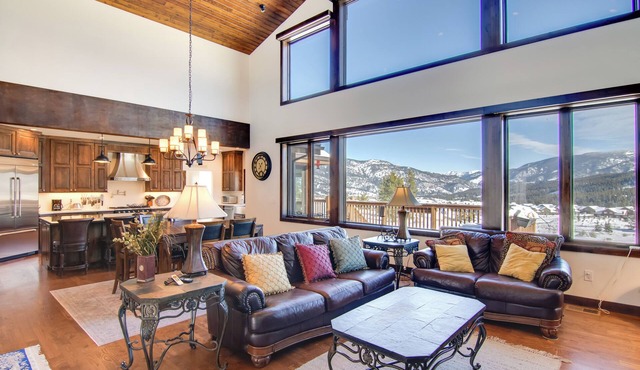 Spacious Big Sky Home w/Hot Tub & Grill!