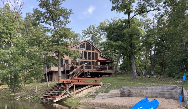 Spacious 'Black Dog Chalet' on Family Friendly Grendel Lake