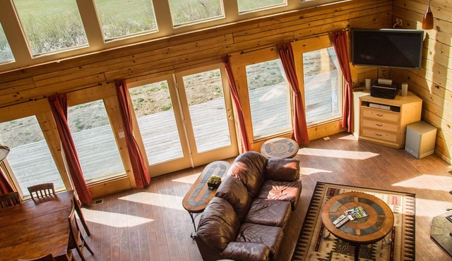 Spacious Bluff Cabin #1 Overlooking Bighorn River