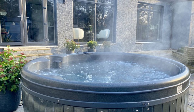 Spacious, Boujee Villa with Garden and Hot Tub