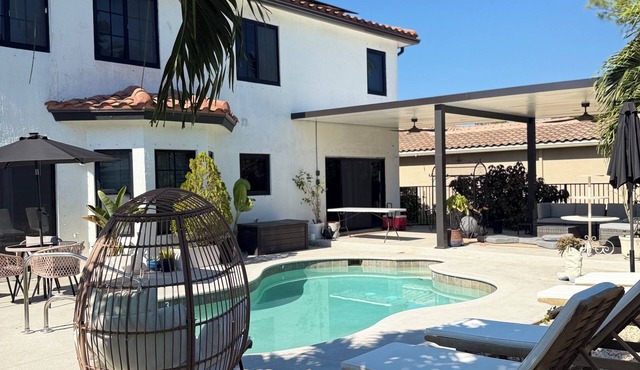 Spacious Boutique style Water Front pool home - Near Wellington Polo/Equestrian