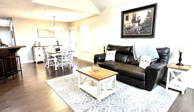Spacious Bowling Green Retreat!