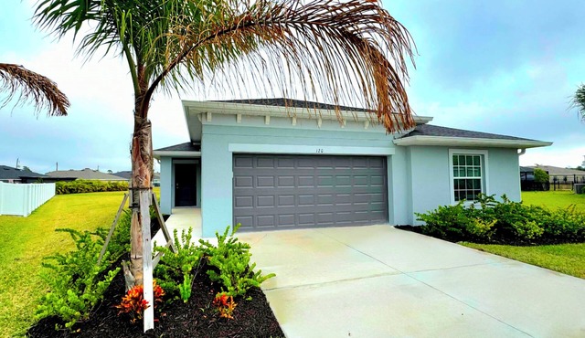 Spacious, brand-new and modern 4-bedroom house in Paradise