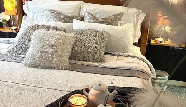 Spacious! Breakfast, Comfy, Location!