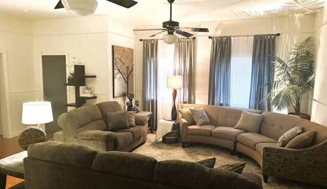 Spacious! Breakfast! Hot tub! Comfy! Location!