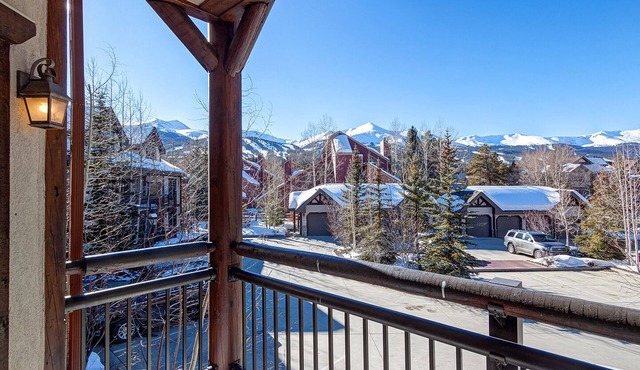 Spacious Breckenridge condo, Outdoor hot tub, 2 blocks from Main Street, Fantast
