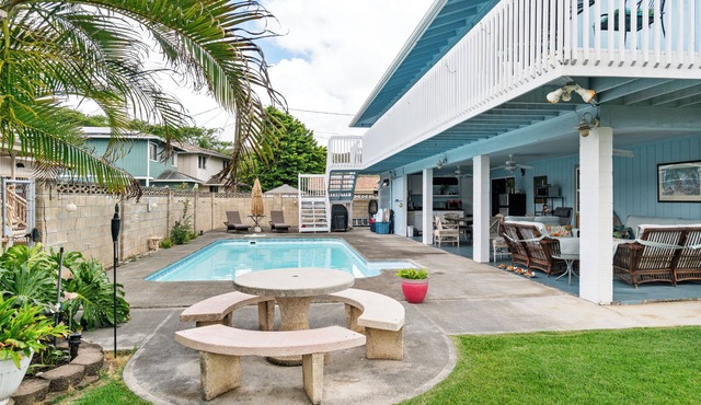 Spacious & Breezy 3 Bedroom Home with Ko'Olau Views and a Pool