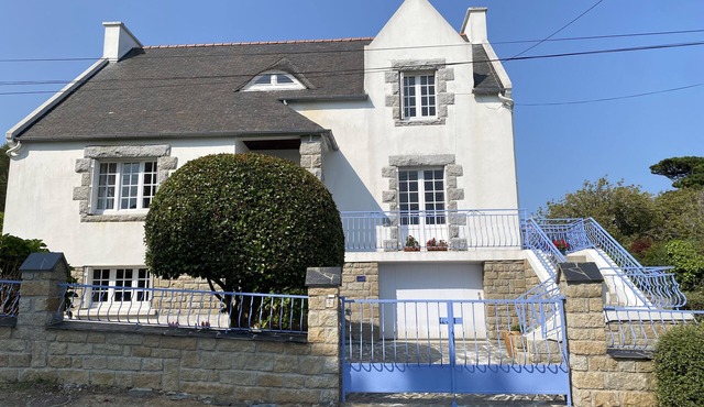 Spacious Breton-style villa with sea view (5mn) in the Armorique nature park