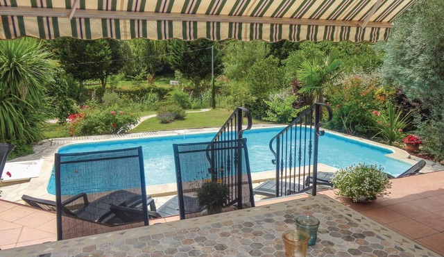 Spacious, bright villa with pool in Lamalou-les-Bains.