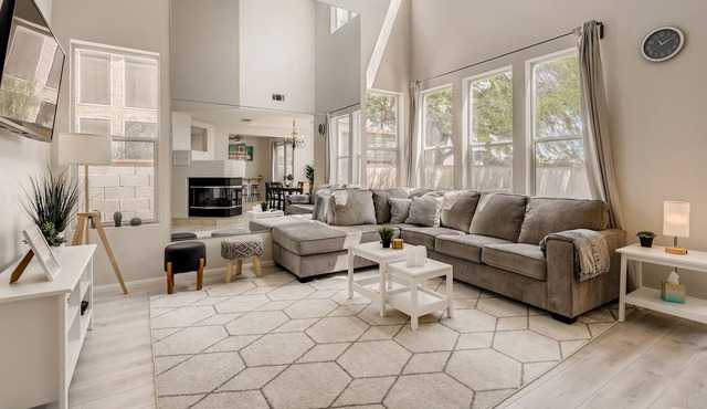 Spacious & bright 3Br 3 Ba home w/ work area near Red Rock Canyon