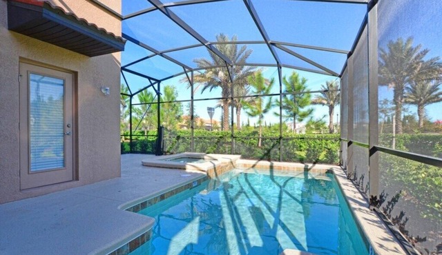 Spacious & Bright 5 Bedroom Home! Family Resort with a Ton of Amenities! Close to Clubhouse, Free Wifi!