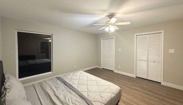 Spacious, bright and fresh 5-bedroom house close to NRG and Medical Center