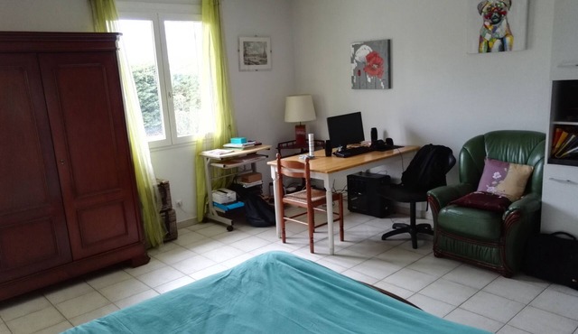 SPACIOUS, BRIGHT AND PLEASANT STUDIO