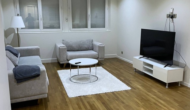 Spacious & bright apartment - 100 m² (1,076 sq ft)