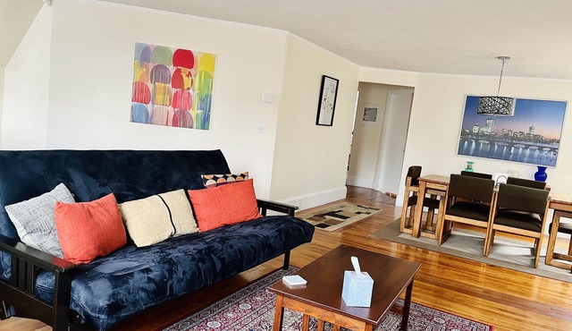 Spacious bright family home near Hospitals, Encore casino, T station, restaurant