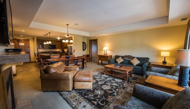 Spacious, Bright, Luxe 3 Bedroom Condo