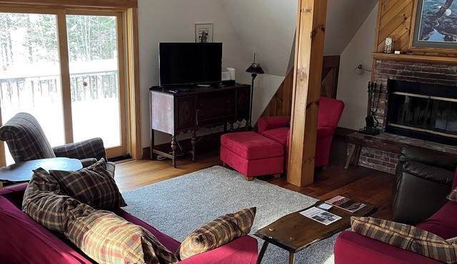 Spacious Bright Living Area, Bromley Mountain Adventure Park & Hapgood Pond Park
