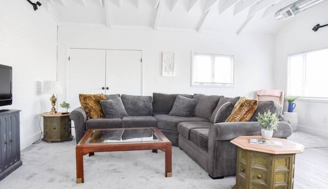 Spacious & Bright Retreat – Perfect for Families!