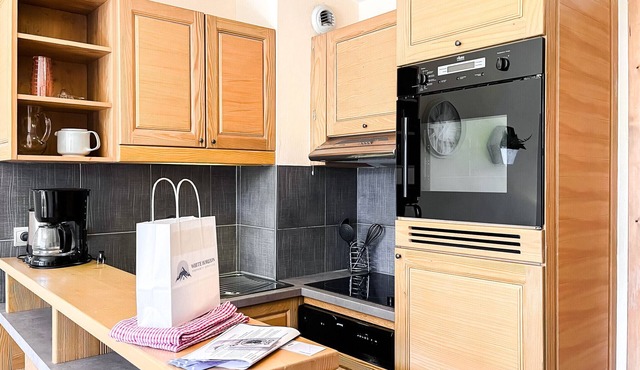 Spacious, bright, south-facing T2 ski-in/ski-out apartment