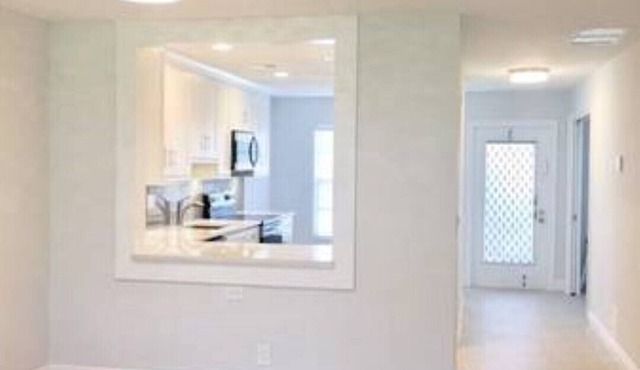 Spacious, Bright, Updated 2/2 — Bike/Walk to Trendy Downtown Delray Beach