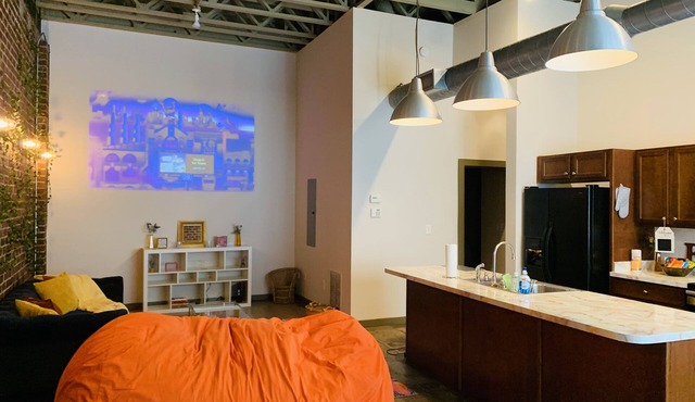 Spacious & Bright West end loft 🌿☀️