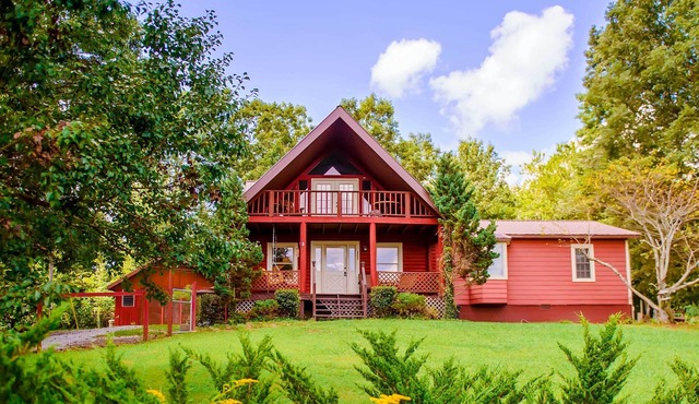 Spacious Brimstone Cabin w/ Hot Tub!