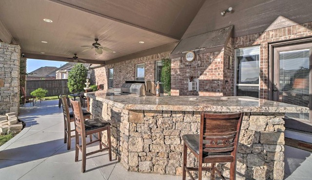 Spacious Broken Arrow Retreat Yard and Grill!