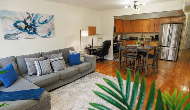 Spacious Bronx NYC Apt - Fast WiFi, Safe, Near Hospital, 2&5 Lines, Zoo & Garden