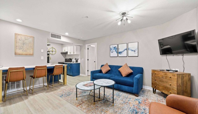 Spacious Buckhead Condo Pets welcome Free Parking