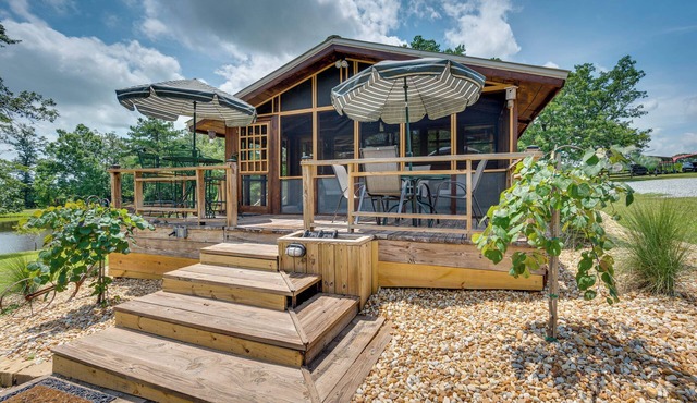 Spacious Buena Vista Cabin w/Lake Views & Deck