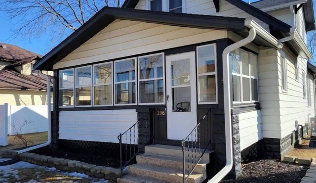 SPACIOUS BUNGALOW- 20min to WI Dells/Devils Lake