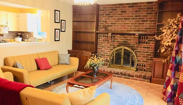 Spacious Bungalow- 4 bedrooms- 3 Full Bath + Den, 9 beds