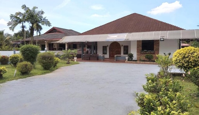 Spacious Bungalow with Large Outdoor in Sabah