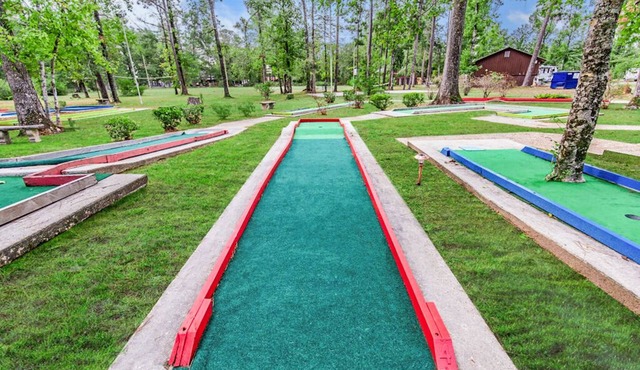 Spacious Bunkhouse Rental at Bundick Lake RV Park with Full Amenities