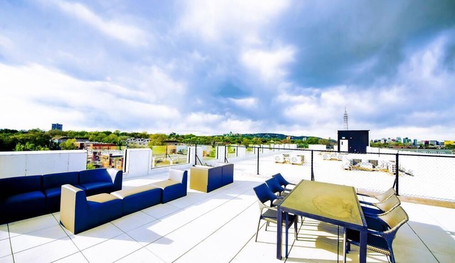 ★Spacious*Business suite 1BR+den*24/7 Gym*Terrace★