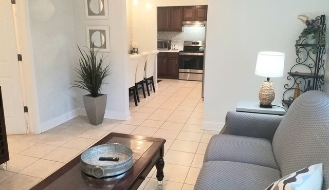 Spacious, but cozy apt - minutes from Hickory