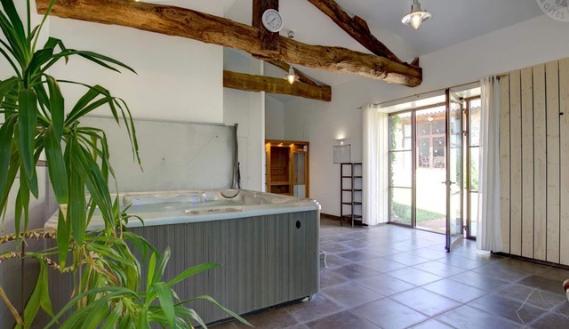 Spacious countryside home with jacuzzi, sauna and outdoor games