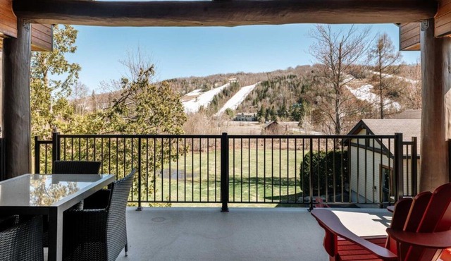 Spacious 3 bedroom condo Ski-in Ski-out St Sau