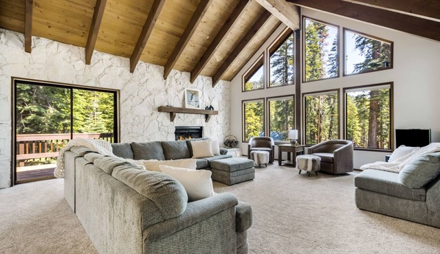 Spacious Cabin: 10 minutes to Northstar & the Lake
