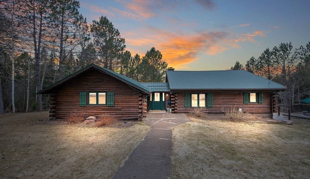 Spacious cabin 7 min from Lutsen Mountain ski hill & cross country ski trails