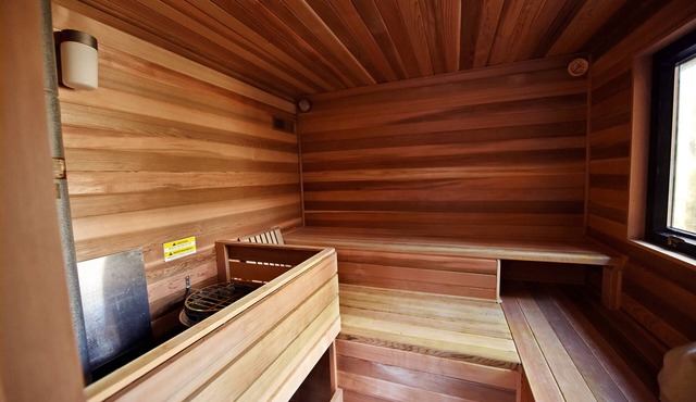 Spacious Cabin, Amazing deck & Yuba River View, Sauna, Nescafe, Beach & EVPlug.