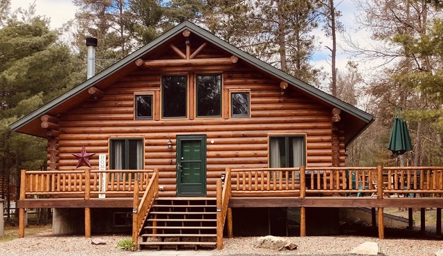 Spacious cabin! Direct access to ATV trail, Or great for a family vacation!