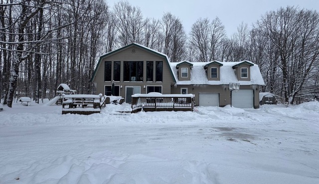 Spacious Cabin in LOTN- Great for ORV, Snowmobile, Golf, Ski or family getaways!