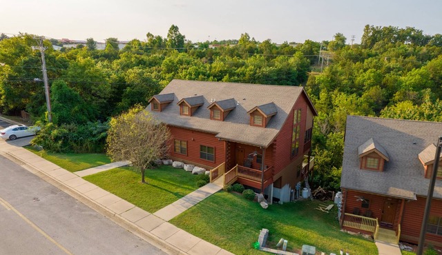Spacious Cabin in the Heart of Branson, near shows, shopping!