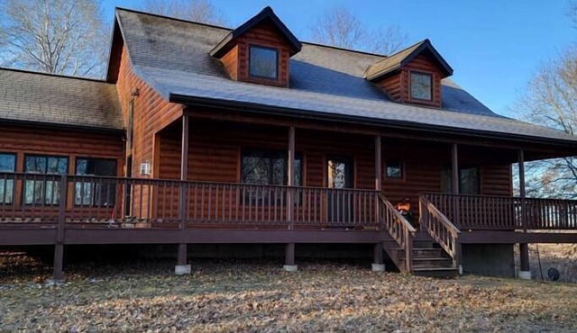 Spacious Cabin in the woods on Island Lake