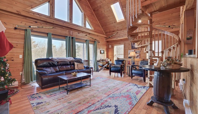 spacious cabin, lake/beach, hot tub, bbq, sleeps 16