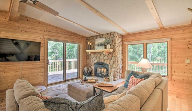 Spacious Cabin on Cross Lake Treehouse and Sauna!