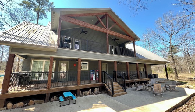 Spacious Cabin on Little Mo River! Game Room! Relax & Have Fun! 4 Bed, 4.5 Bath
