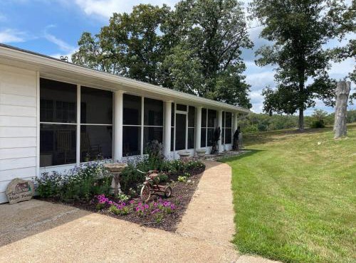 Spacious Cabin Retreat - Sleeps 12 -1hr from STL