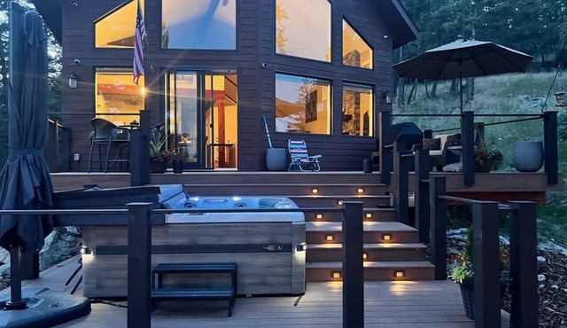 Spacious Cabin Retreat with Lake Views & Hot Tub